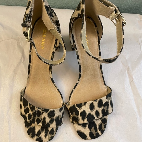 Old Navy size 9 animal print ankle strap shoes - Picture 3 of 7